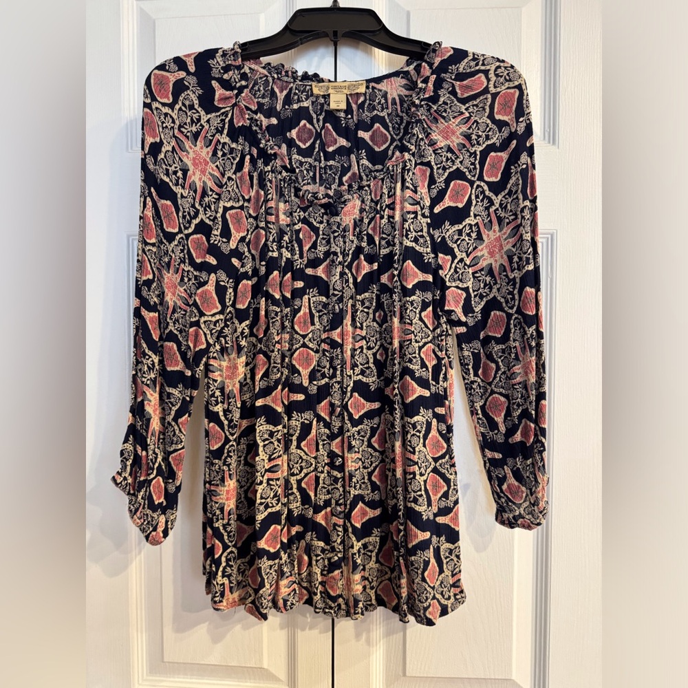Scoop neck navy/pink/cream womens top, size Medium.